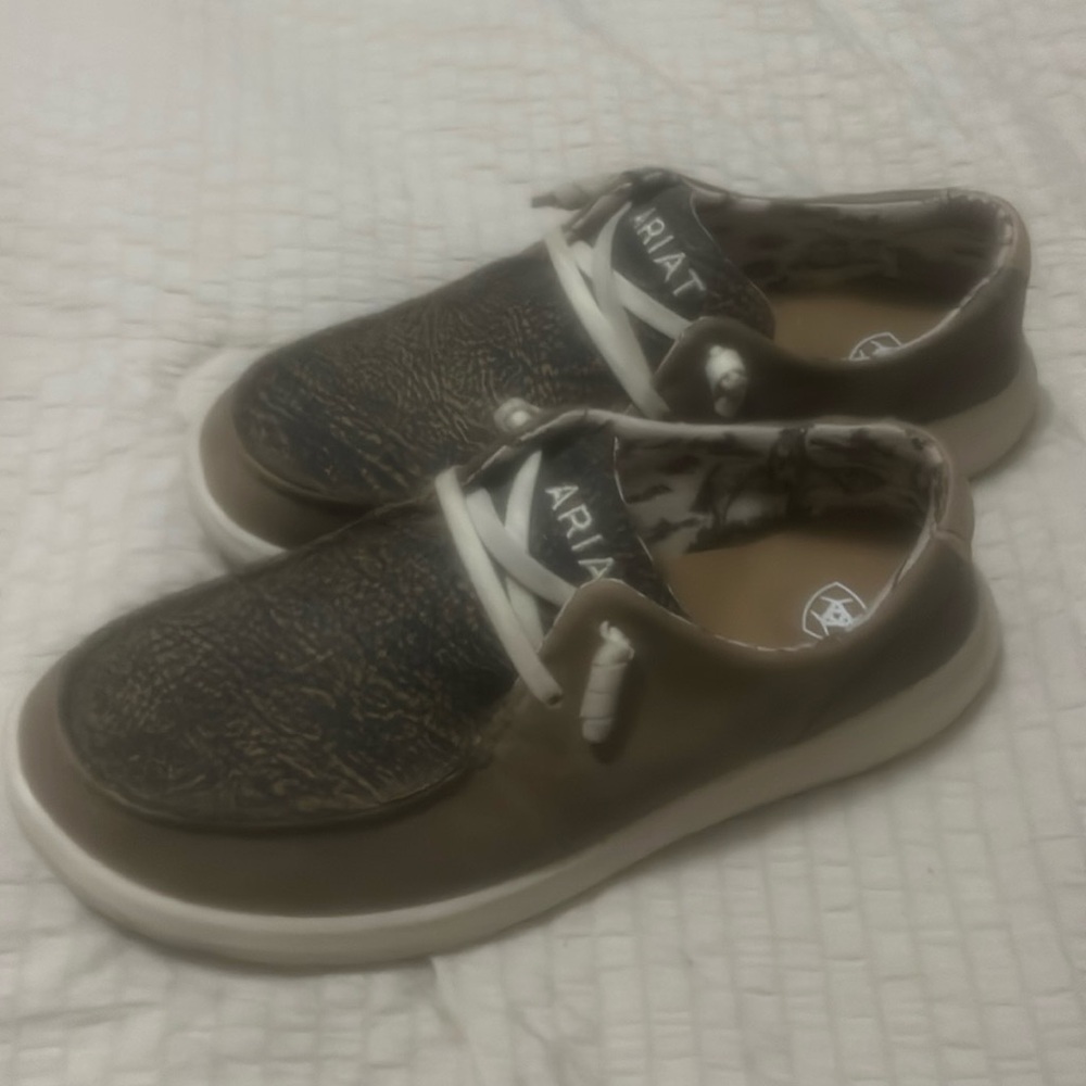 Ariat Hilo shoes. Excellent used condition, worn very little.
